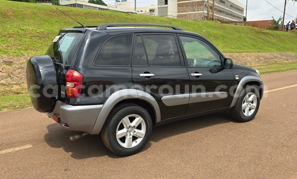 Sayi Na hannu Toyota RAV4 Black Mota in Yaounde a Babban Kamaru Sayi Na hannu Toyota RAV4 Black Mota in Yaounde a Babban Kamaru
