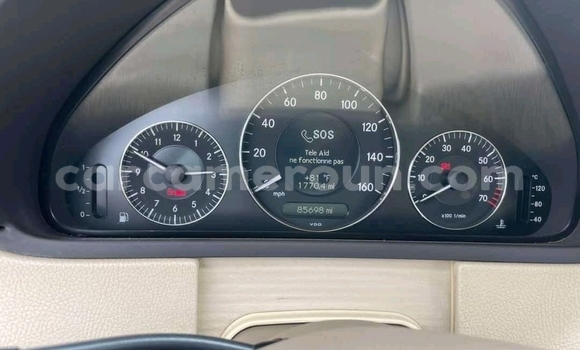 Sayi Na hannu Mercedes‒Benz CLK–Class White Mota in Douala a Ƙasar Kamaru Sayi Na hannu Mercedes‒Benz CLK–Class White Mota in Douala a Ƙasar Kamaru