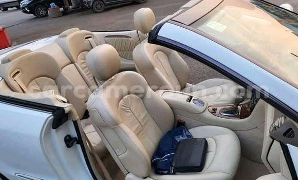 Sayi Na hannu Mercedes‒Benz CLK–Class White Mota in Douala a Ƙasar Kamaru Sayi Na hannu Mercedes‒Benz CLK–Class White Mota in Douala a Ƙasar Kamaru