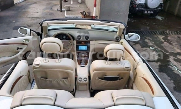 Sayi Na hannu Mercedes‒Benz CLK–Class White Mota in Douala a Ƙasar Kamaru Sayi Na hannu Mercedes‒Benz CLK–Class White Mota in Douala a Ƙasar Kamaru