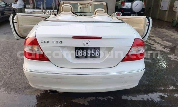 Sayi Na hannu Mercedes‒Benz CLK–Class White Mota in Douala a Ƙasar Kamaru Sayi Na hannu Mercedes‒Benz CLK–Class White Mota in Douala a Ƙasar Kamaru