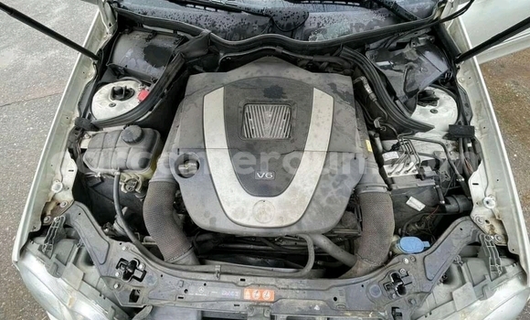 Sayi Na hannu Mercedes‒Benz CLK–Class White Mota in Douala a Ƙasar Kamaru Sayi Na hannu Mercedes‒Benz CLK–Class White Mota in Douala a Ƙasar Kamaru