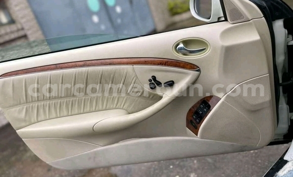 Sayi Na hannu Mercedes‒Benz CLK–Class White Mota in Douala a Ƙasar Kamaru Sayi Na hannu Mercedes‒Benz CLK–Class White Mota in Douala a Ƙasar Kamaru