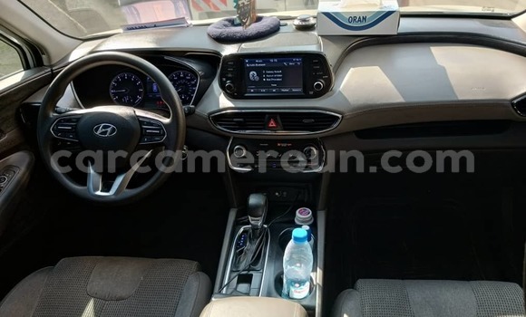 Sayi Na hannu Hyundai Santa Fe Azurfa Mota in Douala a Ƙasar Kamaru Sayi Na hannu Hyundai Santa Fe Azurfa Mota in Douala a Ƙasar Kamaru