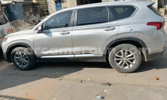 Sayi Na hannu Hyundai Santa Fe Azurfa Mota in Douala a Ƙasar Kamaru Sayi Na hannu Hyundai Santa Fe Azurfa Mota in Douala a Ƙasar Kamaru