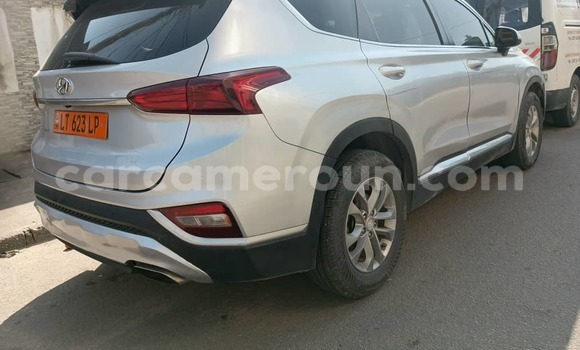 Sayi Na hannu Hyundai Santa Fe Azurfa Mota in Douala a Ƙasar Kamaru Sayi Na hannu Hyundai Santa Fe Azurfa Mota in Douala a Ƙasar Kamaru