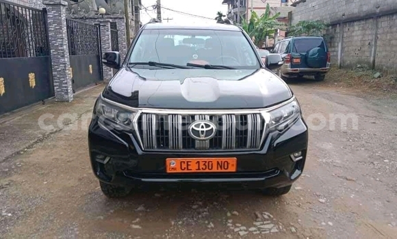 Sayi Na hannu Toyota Prado Black Mota in Douala a Ƙasar Kamaru