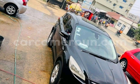 Sayi Na hannu Ford Escape Black Mota in Douala a Ƙasar Kamaru Sayi Na hannu Ford Escape Black Mota in Douala a Ƙasar Kamaru