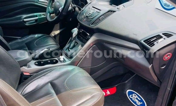 Sayi Na hannu Ford Escape Black Mota in Douala a Ƙasar Kamaru Sayi Na hannu Ford Escape Black Mota in Douala a Ƙasar Kamaru