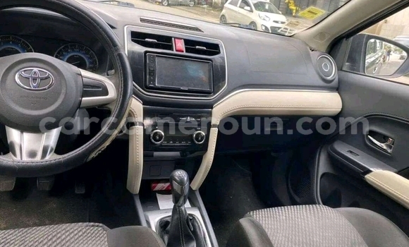 Sayi Na hannu Toyota Rush Black Mota in Douala a Ƙasar Kamaru Sayi Na hannu Toyota Rush Black Mota in Douala a Ƙasar Kamaru