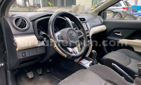 Sayi Na hannu Toyota Rush Black Mota in Douala a Ƙasar Kamaru Sayi Na hannu Toyota Rush Black Mota in Douala a Ƙasar Kamaru