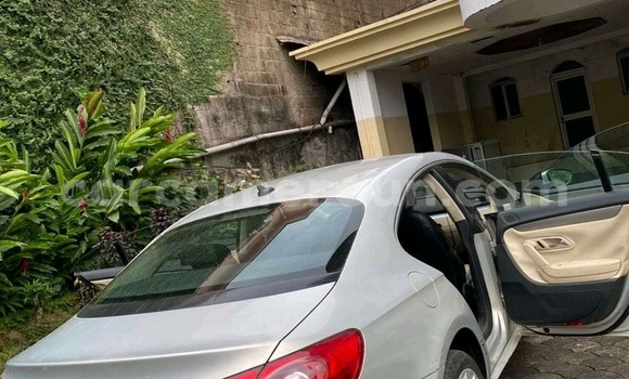 Sayi Na hannu Volkswagen Passat M Mota in Douala a Ƙasar Kamaru