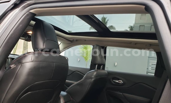 Acheter Import Voiture Jeep Cherokee Noir à Douala, Littoral Cameroon Acheter Import Voiture Jeep Cherokee Noir à Douala, Littoral Cameroon