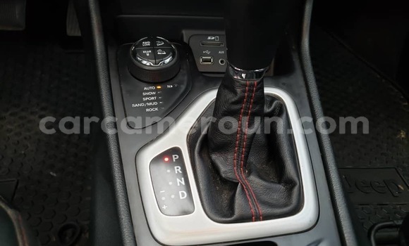 Acheter Import Voiture Jeep Cherokee Noir à Douala, Littoral Cameroon Acheter Import Voiture Jeep Cherokee Noir à Douala, Littoral Cameroon