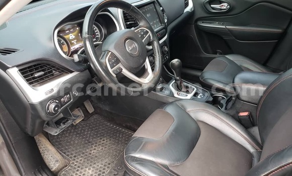 Acheter Import Voiture Jeep Cherokee Noir à Douala, Littoral Cameroon Acheter Import Voiture Jeep Cherokee Noir à Douala, Littoral Cameroon