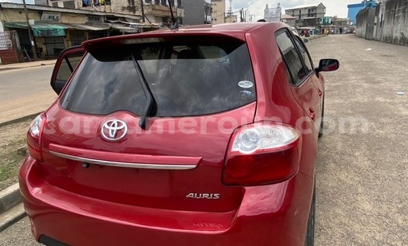 Sayi Imported Toyota Auris Red Mota in Douala a Ƙasar Kamaru Sayi Imported Toyota Auris Red Mota in Douala a Ƙasar Kamaru