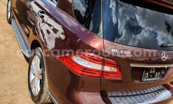 Sayi Na hannu Mercedes‒Benz ML–Class Red Mota in Douala a Ƙasar Kamaru