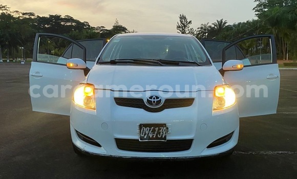 Sayi Imported Toyota Auris White Mota in Douala a Ƙasar Kamaru Sayi Imported Toyota Auris White Mota in Douala a Ƙasar Kamaru