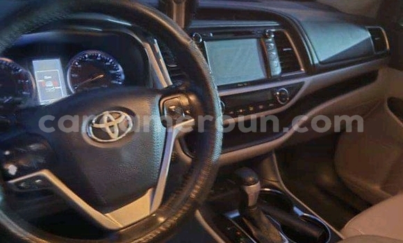 Buy Used Toyota Highlander White Car in Douala in Littoral Cameroon Buy Used Toyota Highlander White Car in Douala in Littoral Cameroon