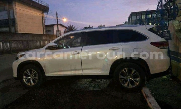 Buy Used Toyota Highlander White Car in Douala in Littoral Cameroon Buy Used Toyota Highlander White Car in Douala in Littoral Cameroon