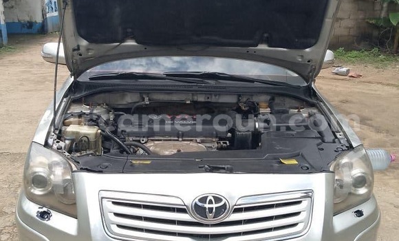 Sayi Na hannu Toyota Avensis Azurfa Mota in Douala a Ƙasar Kamaru Sayi Na hannu Toyota Avensis Azurfa Mota in Douala a Ƙasar Kamaru