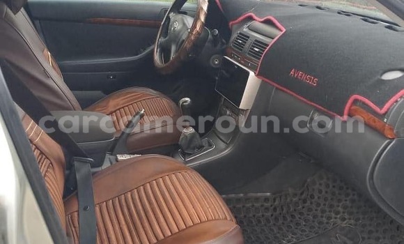 Sayi Na hannu Toyota Avensis Azurfa Mota in Douala a Ƙasar Kamaru Sayi Na hannu Toyota Avensis Azurfa Mota in Douala a Ƙasar Kamaru