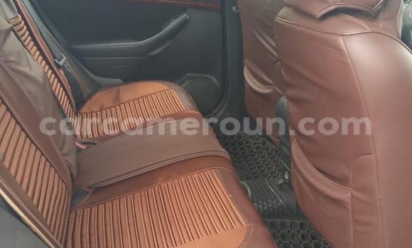 Sayi Na hannu Toyota Avensis Azurfa Mota in Douala a Ƙasar Kamaru Sayi Na hannu Toyota Avensis Azurfa Mota in Douala a Ƙasar Kamaru