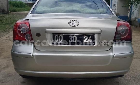 Sayi Na hannu Toyota Avensis Azurfa Mota in Douala a Ƙasar Kamaru Sayi Na hannu Toyota Avensis Azurfa Mota in Douala a Ƙasar Kamaru