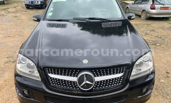 Sayi Na hannu Mercedes‒Benz ML–Class Black Mota in Douala a Ƙasar Kamaru