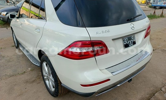Sayi Sabo Mercedes‒Benz ML–Class White Mota in Douala a Ƙasar Kamaru Sayi Sabo Mercedes‒Benz ML–Class White Mota in Douala a Ƙasar Kamaru