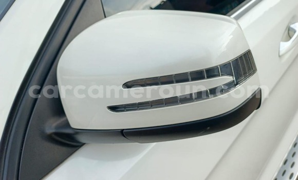 Sayi Sabo Mercedes‒Benz ML–Class White Mota in Douala a Ƙasar Kamaru Sayi Sabo Mercedes‒Benz ML–Class White Mota in Douala a Ƙasar Kamaru