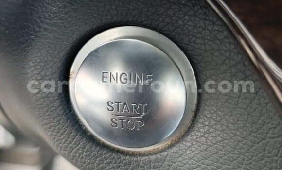 Sayi Sabo Mercedes‒Benz ML–Class White Mota in Douala a Ƙasar Kamaru Sayi Sabo Mercedes‒Benz ML–Class White Mota in Douala a Ƙasar Kamaru