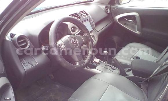 Sayi Na hannu Toyota RAV4 Black Mota in Douala a Ƙasar Kamaru Sayi Na hannu Toyota RAV4 Black Mota in Douala a Ƙasar Kamaru
