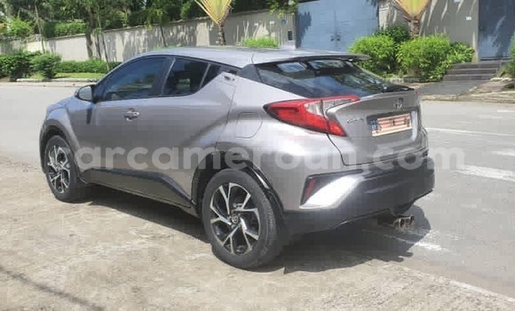 Sayi Sabo Toyota C-HR Sauran Mota in Douala a Ƙasar Kamaru Sayi Sabo Toyota C-HR Sauran Mota in Douala a Ƙasar Kamaru