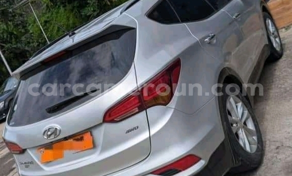 Sayi Na hannu Hyundai Santa Fe Azurfa Mota in Douala a Ƙasar Kamaru Sayi Na hannu Hyundai Santa Fe Azurfa Mota in Douala a Ƙasar Kamaru