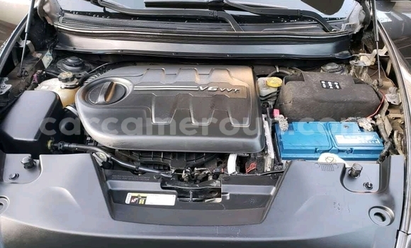 Sayi Imported Jeep Cherokee Azurfa Mota in Douala a Ƙasar Kamaru Sayi Imported Jeep Cherokee Azurfa Mota in Douala a Ƙasar Kamaru