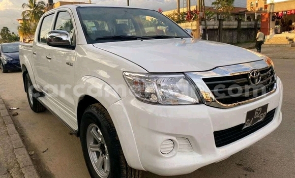Sayi Na hannu Toyota Hilux White Mota in Douala a Ƙasar Kamaru Sayi Na hannu Toyota Hilux White Mota in Douala a Ƙasar Kamaru