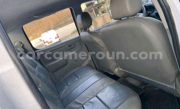 Sayi Na hannu Toyota Hilux White Mota in Douala a Ƙasar Kamaru Sayi Na hannu Toyota Hilux White Mota in Douala a Ƙasar Kamaru