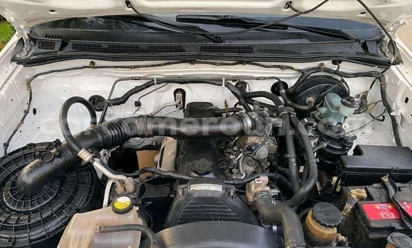 Sayi Na hannu Toyota Hilux White Mota in Douala a Ƙasar Kamaru Sayi Na hannu Toyota Hilux White Mota in Douala a Ƙasar Kamaru