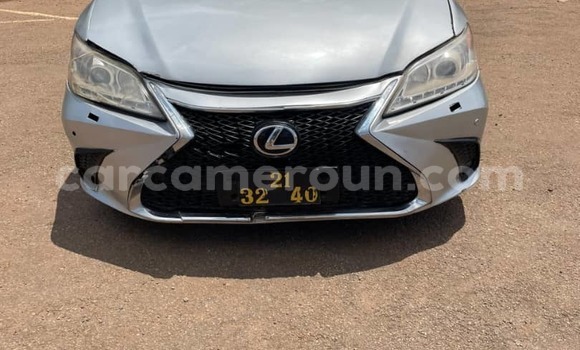 Sayi Na hannu Lexus ES Azurfa Mota in Yaounde a Babban Kamaru