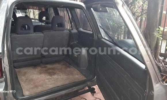 Sayi Sabo Toyota RAV4 Sauran Mota in Yaounde a Babban Kamaru Sayi Sabo Toyota RAV4 Sauran Mota in Yaounde a Babban Kamaru