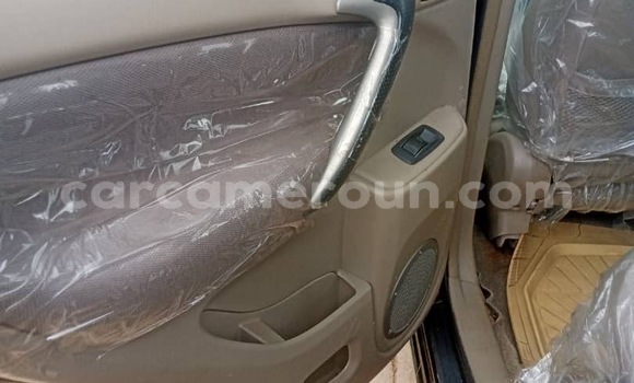 Sayi Na hannu Toyota RAV4 Sauran Mota in Douala a Ƙasar Kamaru Sayi Na hannu Toyota RAV4 Sauran Mota in Douala a Ƙasar Kamaru