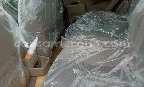 Sayi Na hannu Toyota RAV4 Sauran Mota in Douala a Ƙasar Kamaru Sayi Na hannu Toyota RAV4 Sauran Mota in Douala a Ƙasar Kamaru