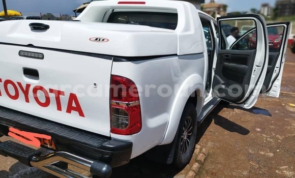 Sayi Sabo Toyota Hilux White Mota in Yaounde a Babban Kamaru Sayi Sabo Toyota Hilux White Mota in Yaounde a Babban Kamaru