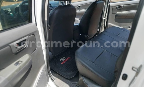 Sayi Sabo Toyota Hilux White Mota in Yaounde a Babban Kamaru Sayi Sabo Toyota Hilux White Mota in Yaounde a Babban Kamaru