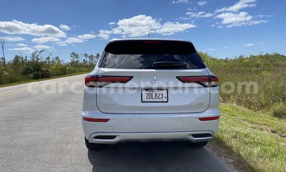 Acheter Neuf Voiture Mitsubishi Outlander Blanc à Douala, Littoral Cameroon Acheter Neuf Voiture Mitsubishi Outlander Blanc à Douala, Littoral Cameroon