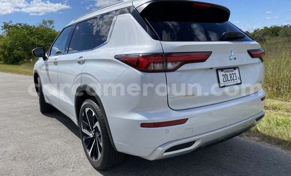 Acheter Neuf Voiture Mitsubishi Outlander Blanc à Douala, Littoral Cameroon Acheter Neuf Voiture Mitsubishi Outlander Blanc à Douala, Littoral Cameroon