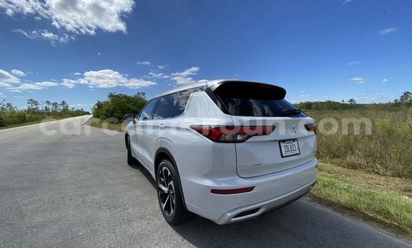 Acheter Neuf Voiture Mitsubishi Outlander Blanc à Douala, Littoral Cameroon Acheter Neuf Voiture Mitsubishi Outlander Blanc à Douala, Littoral Cameroon