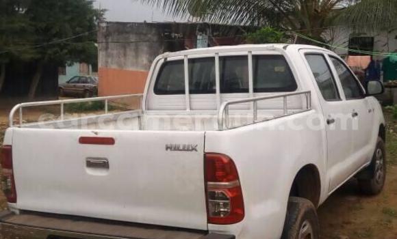 Sayi Na hannu Toyota Hilux White Mota in Douala a Ƙasar Kamaru Sayi Na hannu Toyota Hilux White Mota in Douala a Ƙasar Kamaru