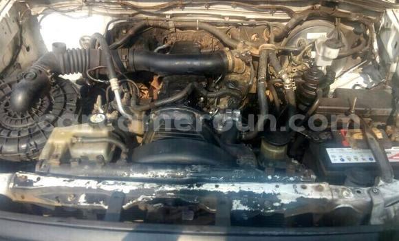 Sayi Na hannu Toyota Hilux White Mota in Douala a Ƙasar Kamaru Sayi Na hannu Toyota Hilux White Mota in Douala a Ƙasar Kamaru